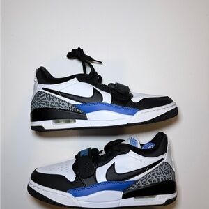 Air Jordan Legacy 312 Low White
Black Game Royal size 7.5 Men CD7069 114